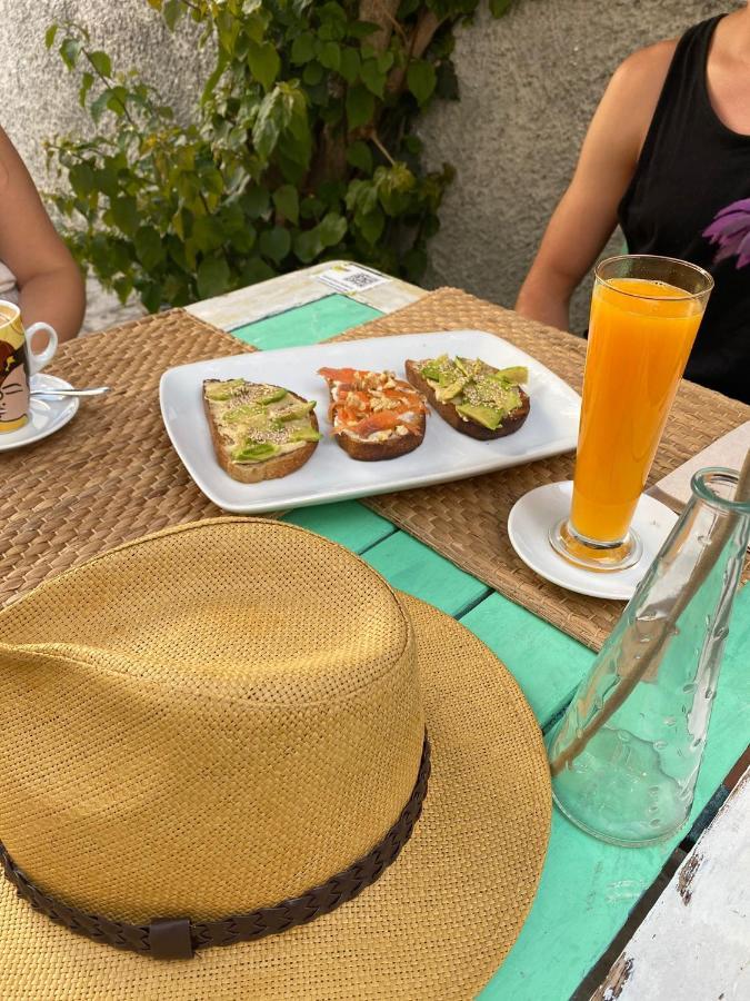 Vagamundos Hotel Tarifa Bagian luar foto